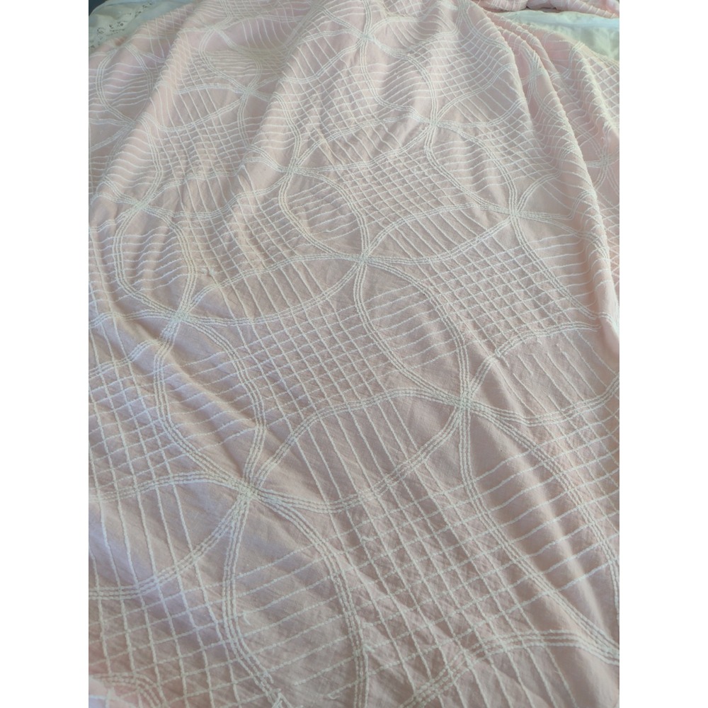 Vtg Chenille Bedspread Baby Pink White Wedding Ring Fringe MCM 50s 60s 74x98 - Picture 10 of 11